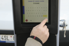 Poděbrady zavádějí nové parkomaty. Později budou sloužit i k dalším účelům, např. k nákupu vstupenek
