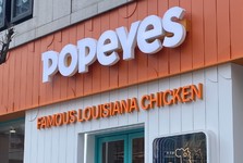 Skvělá zpráva pro milovníky fastfoodu! V Benátkách nad Jizerou otevře Popeyes Skvělá zpráva pro milovníky fastfoodu! V Benátkách nad Jizerou otevře Popeyes