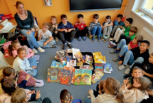 Základní škola T. G. M. Poděbrady učí děti milovat knihy. Malé čtenáře čeká i slavnostní pasování